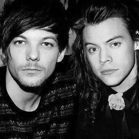 onelarrytouch's profile picture. perfil de divulgação da fic touch no wattpad da @fluffynially ♥// 
Podem dar RT no tweet fixado para ajudar na divulgação? Ficaria muitíssimo grata :)