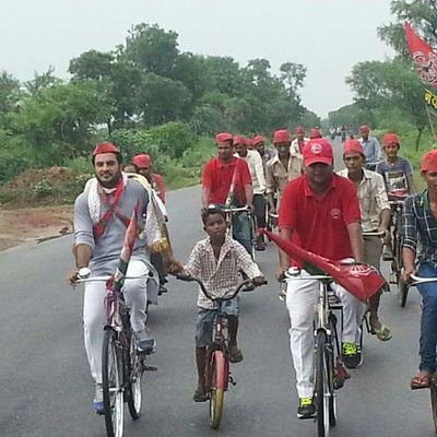 navinbhatisamaj's profile picture. सादिक हूँ अपने कौल मे गालिब खुदागवाह ।
कहता हूँ  सच कि झूठ की आदत नही मुझे ॥