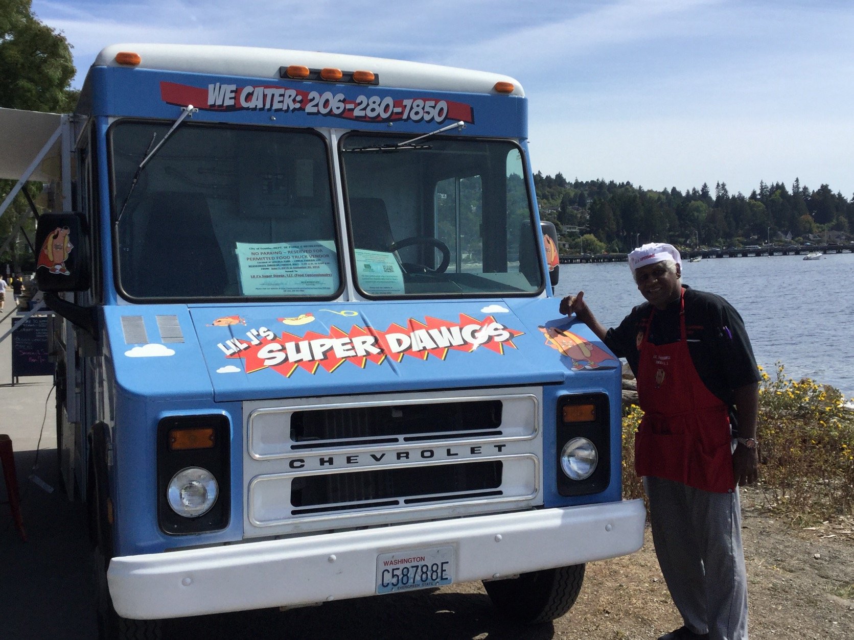 Seattle's go-to food truck for gourmet hot dogs, sausages & French fries. Culinary veteran born in Chicago brings classic dogs to our super heroes in the West!