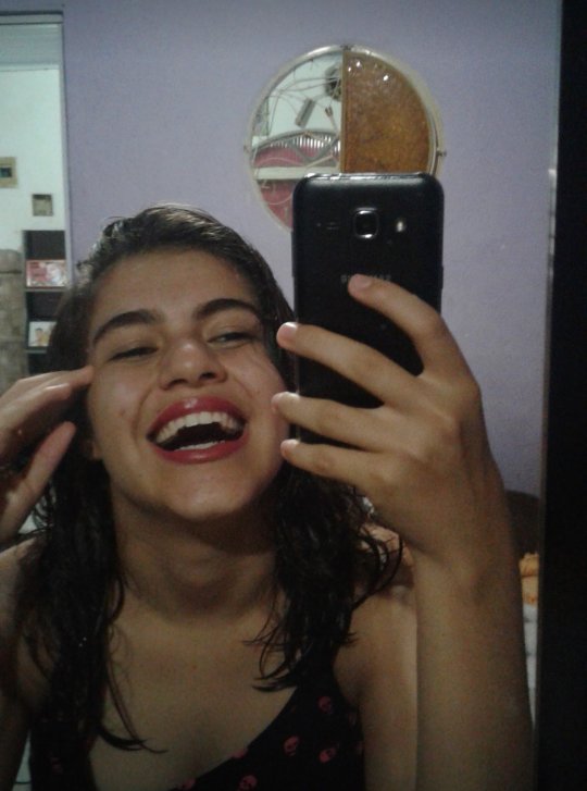 Eu sem você só desamor um barco sem mar um campo sem flor tristeza que vai tristeza que vem sem você meu amor eu não sou ninguém ASS: Vinicius de moras