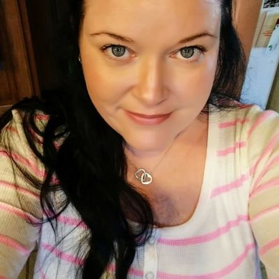 Erinhcudmore's profile picture. 