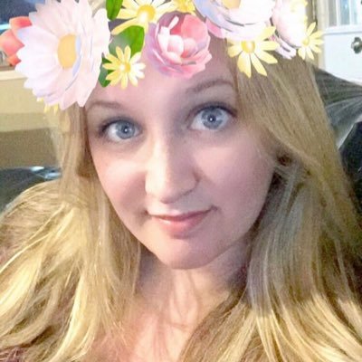 kellyrockwood's profile picture. in omnia paratus ✨☂