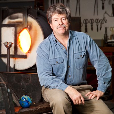 Space-inspired glass artist known for Megaplanets, Stellar Disks, and New Mexico and Corona glass. His iconic work has been exhibited internationally.