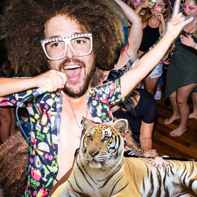 This is an account dedicated to the amazing Singer @Redfoo ! I hope you like my posts!
(Original account: @Carolina_scc )
#FoosCrew 💖🙉