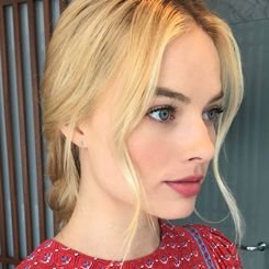 pMargotRobbiex's profile picture. aussie. actress.