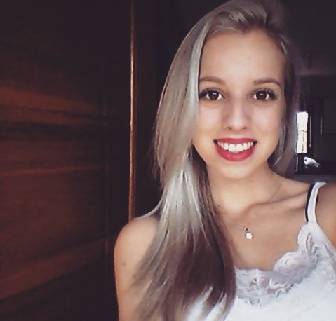 Estudante de Pedagogia/ 21anos/ amante dos livros