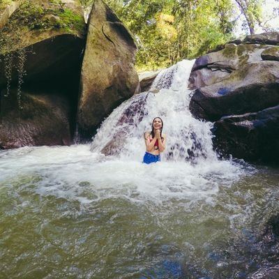 MichiJimenez_'s profile picture. Si una puerta se me cierra, tumbo toda la casa.