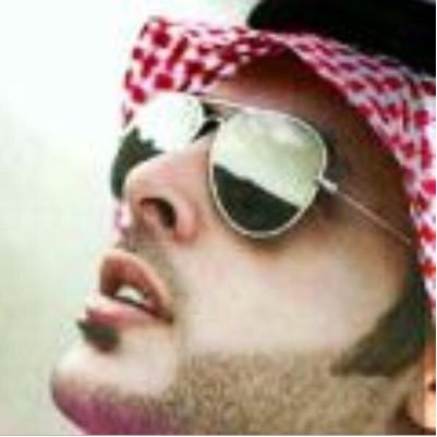 رجّل ذو دقّه قديمه ، كلآسيكي من آلطِرآز الآول !! متذوق_للشعر،،،،