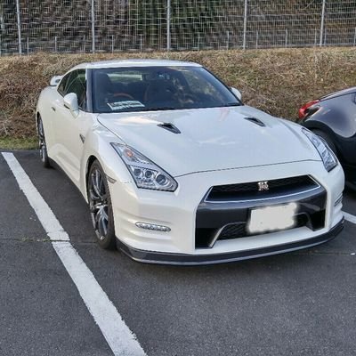 R35 GT-Rに乗っています‼️ 車 /オートバイ /モータースポーツ大好きです。永ちゃんサイコーです😆🎵🎵 音楽聴きながらドライブするのが大好きです(^-^)/(^-^)/