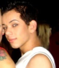 Maquiador, promoter de eventos, curioso, sagitariano,e nas horas vagas amo navegar na net...