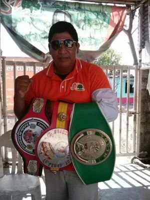 Manager de boxeo profesional  y trabajando y formando campeones mundiales