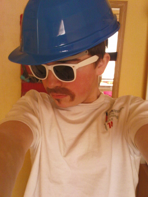 My Name is Glenn Sweeney, Soon to be 'Roomie' of my sister & her friend. I'm sixteen and wanting to go to collage