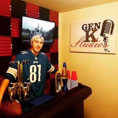 Host of The Broken Barstool Podcast ***** Periscope - @whoneedshintz ********* Snapchat - Kevin.Hintz *****