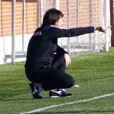 Profesor y entrenador de fútbol.