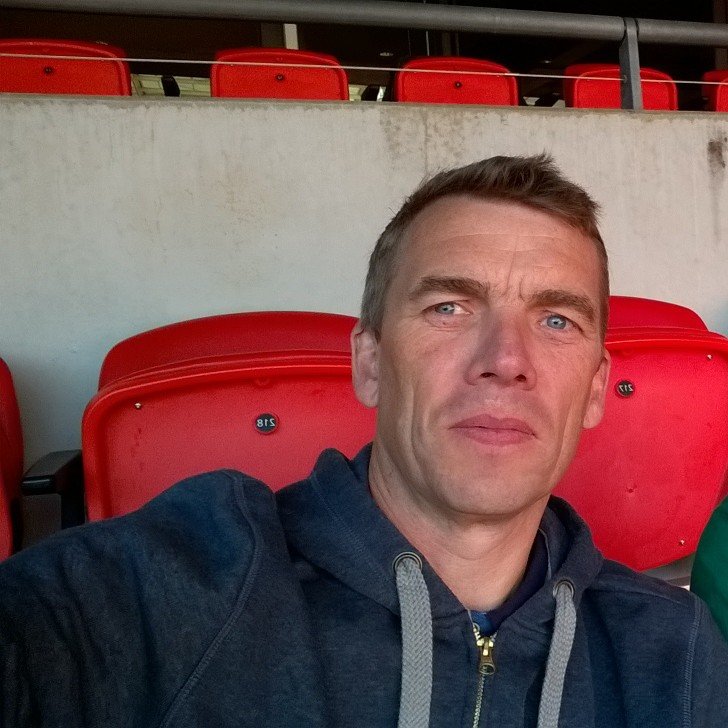 PhilCollinsIRL's profile picture. Son, Brother, Husband, Dad