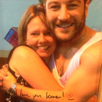 Massive fan of Matt Cardle. FOLLOWED ME 1/10/2012