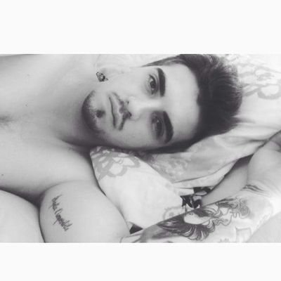 juanda2b's profile picture. /♈/٩(-̃_̮̮̃-̃)۶ insta: juanda2b