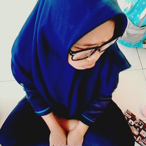 Shinta_NouwelL's profile picture. lebih baik mencintai orang yang jauh tapi merindukanku daripada mencintai yang dekat tapi hatinya jauh