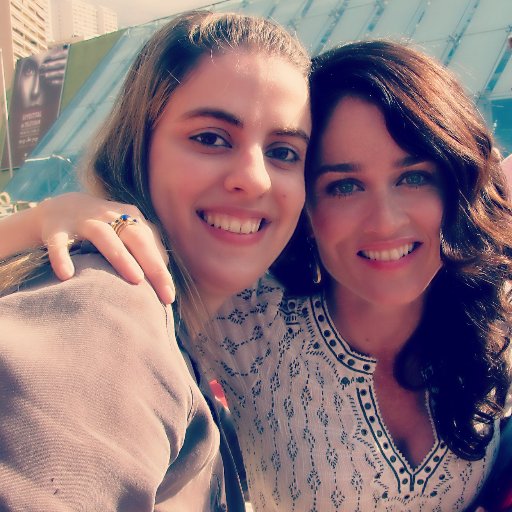 Robin's Green Shades - Fan Account - Unofficial Website dedicated to #RobinTunney I have no affiliation with Robin/her management. Run by Maria. Robin follows ♥