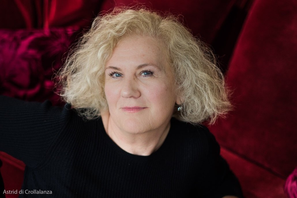 ChristillaP's profile picture. Journaliste- Autrice-chroniqueuse