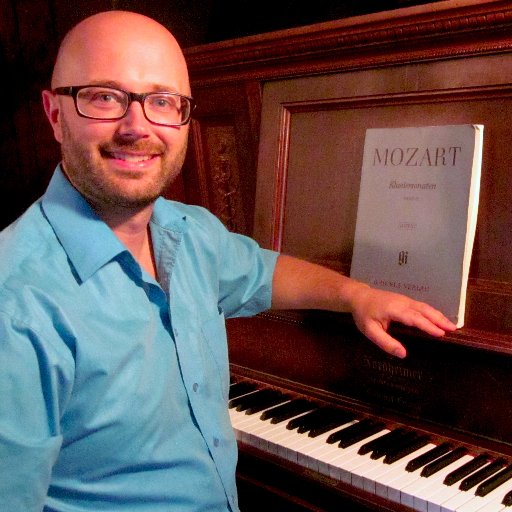 DarrylsPiano's profile picture. Always dreamt of playing #piano? Maybe your child is looking for a new #extracurricular activity. #PianoLessons for the young and #YoungAtHeart! #NeverTooOld