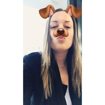 chloe_dmqt's profile picture. 