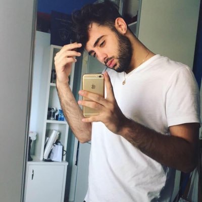 extintly's profile picture. There's only one queen bitch in town and that's me