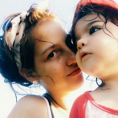 👪🍼👣🐴🎓📚💉💅💄🍓🍫🌱🌎🌼📷♍.                📎Volare tan alto como pueda 📚💉💊✏🔖
📌Mamá de Julieta 🌸👭
📌Amo a mi familia 👪
📌Enamorada de la vida 📷🐴