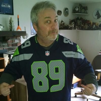 I'm a writer and a bullshit artist that loves superheroes, fantasy/ urban fantasy. https://t.co/NtGZv7UcKm