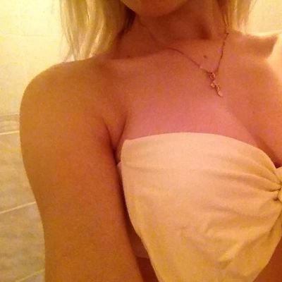 jaaaaniee's profile picture. 20 something year old 👩🏻 PNW 🌧️ Check out my closet on Poshmark for some goodies. @ me if you wanna find out how I make bank on Poshmark 💕💵