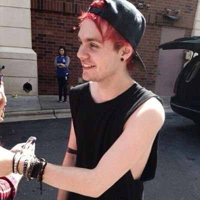 ALL I WANT IS MICHAEL CLIFFORD AND FOOD IS THAT REALLY SO HARD?!?!