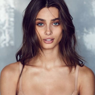 Taylorhillss2's profile picture. Follow me and turn on my notifications for daily gain tweets and free followers ❤️