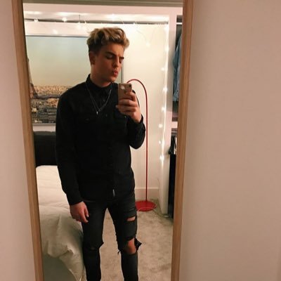 love Freddy so much!!❤️❤️ I'll always support him!❤️❤️