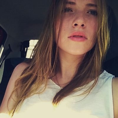 AnaisCstld's profile picture. 