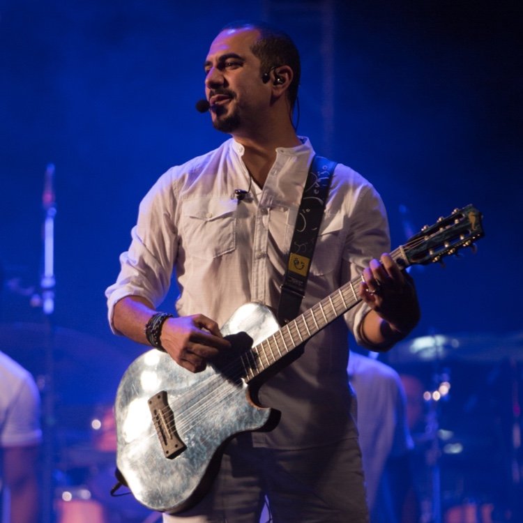 Sergio Jr. Músico e compositor. Casado, pai do Pedro e da Isabela. Sejam bem vindos!!! Instagram @eusergiojr