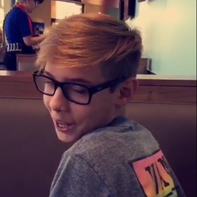 42Ethan24's profile picture. It's lit