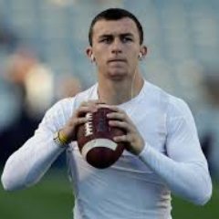 Jugador de fútbol americano. Mariscal. Heisman Trophy. #YaleRol