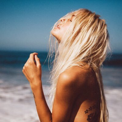 amanda__rpg's profile picture. j'aime personne.