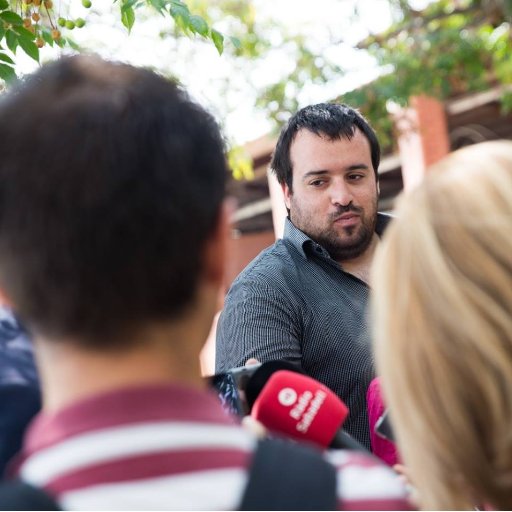 Periodista. Advocat no col·legiat. Politòleg. Màster Comunicació Corporativa Protocol i Esdeveniments. Postgrau gestió esdeveniments.
A @diba i @fedpatinaje.