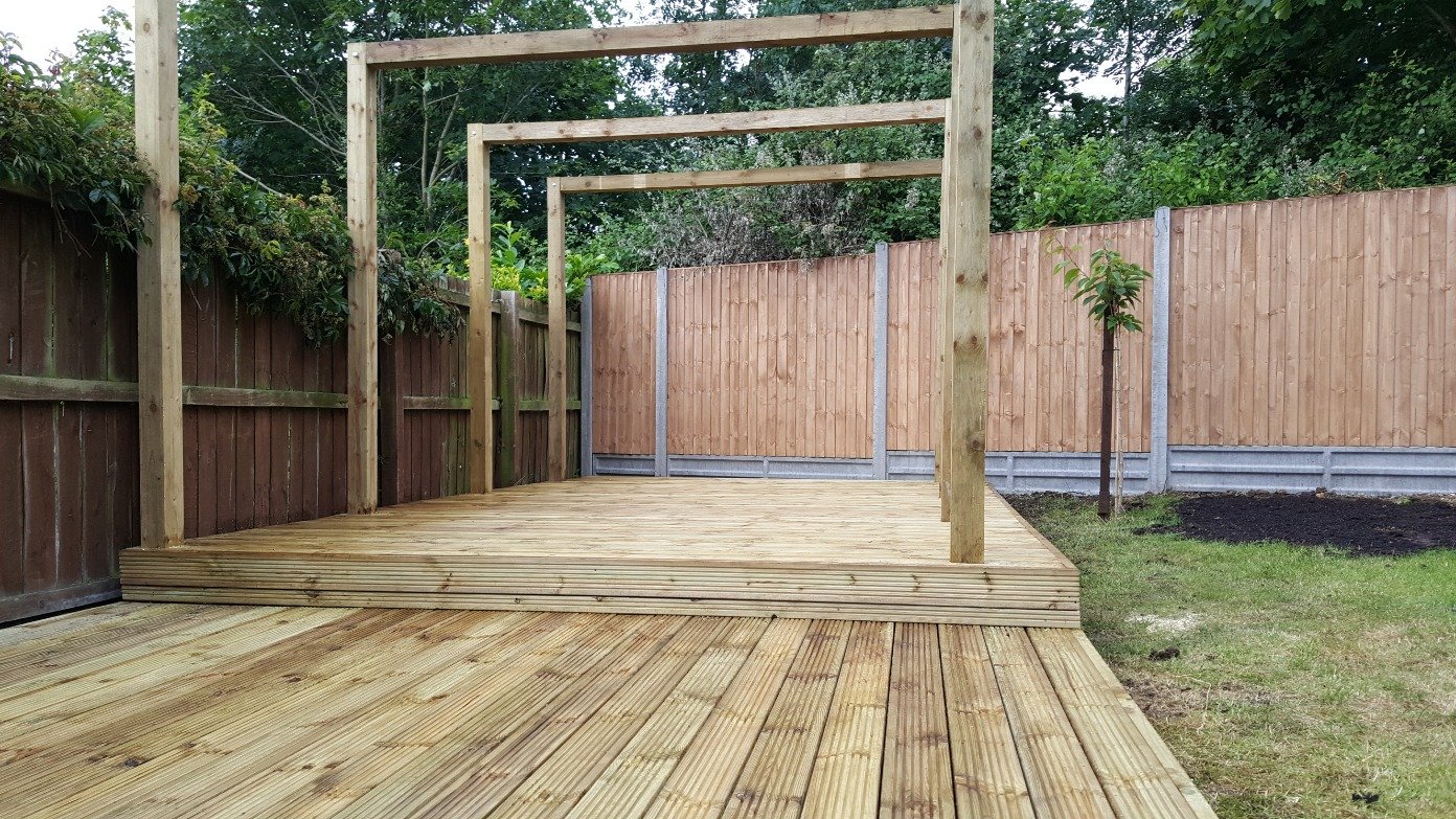 Professional Fencing and decking  installations with over 20 yrs experience
