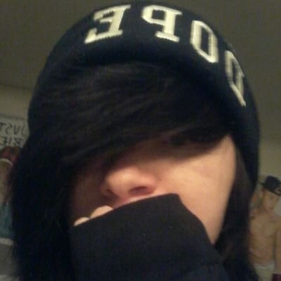 I love music.
I'm 19years old
I love bands, rap music
I don't judge people
single