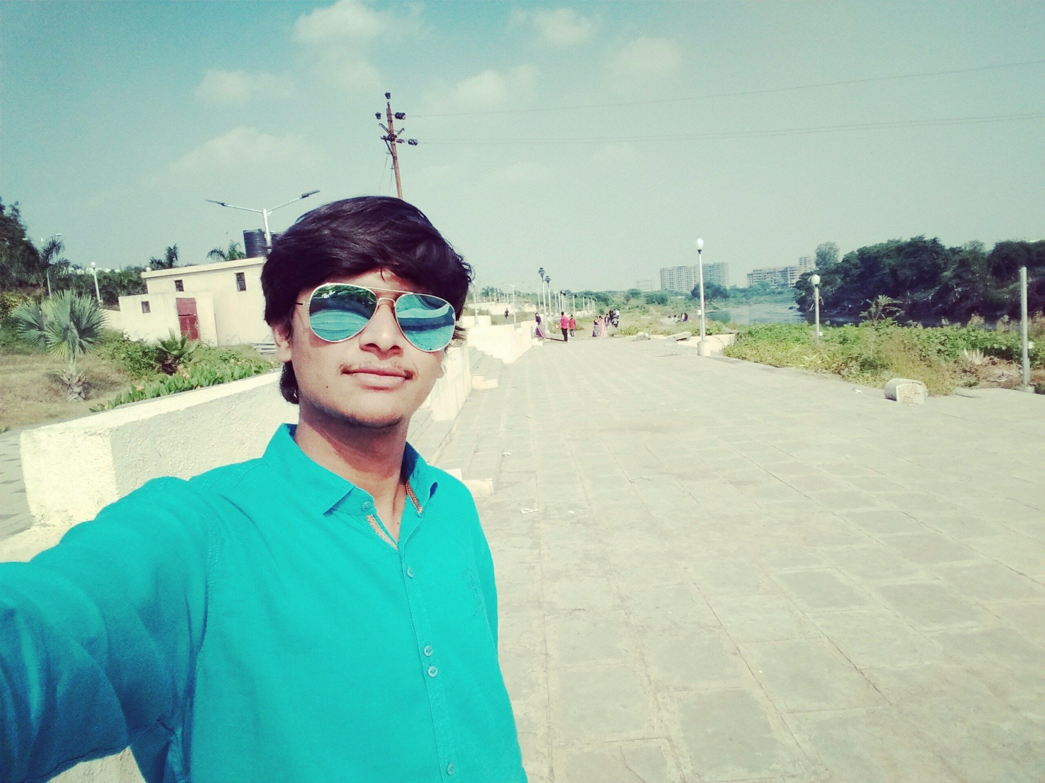 Studying Software Engineering🎓
Dancer💃 
Foodie🍫
loves travelling🚋🚌✈
Cuts the cake on 23 april🍰🍪
Treasure of happiness😀