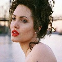 Angelina Jolie(@AngieJolieLive) 's Twitter Profile Photo