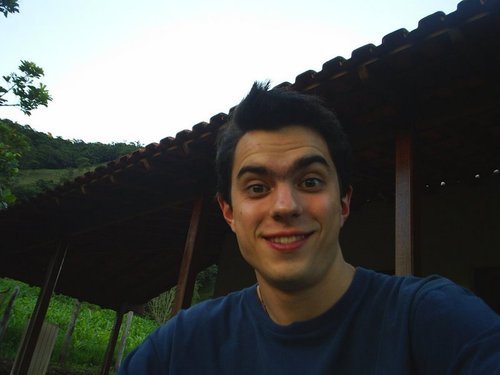Jornalista / Produtor  / Twitteiro / Apaixonado por Futebol e ligado em todos os jogos /