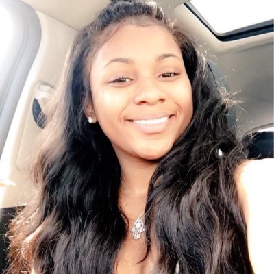 fashion/beauty editor •karles cosmetic • lover of all things glam GOD1st