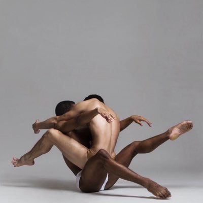 aestheticdzaddy's profile picture. I see both sides like Chanel. Your nudes are safe in my DMs.