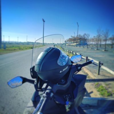 Nacido en Sevilla, andaluz cada día más convencido. En estado: expectante.