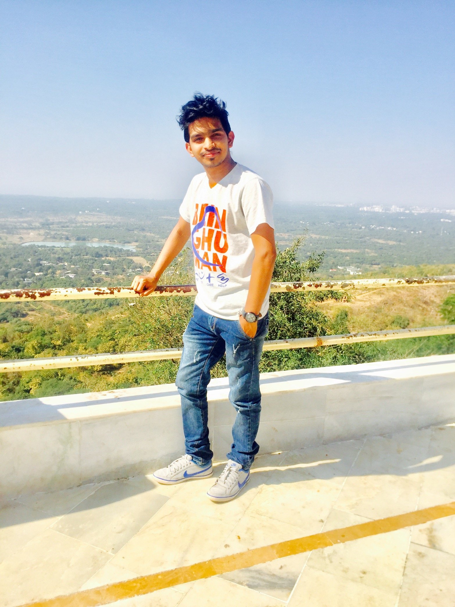 navnit777's profile picture. you can't play a player baby...btw m cool guy...