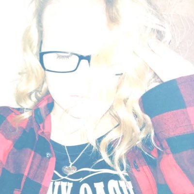 chatterbug021's profile picture. ❤🤙 why walk when you can dance 🤙❤️