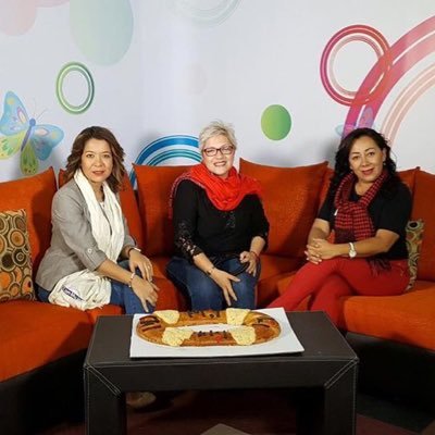 Somos Deny, Ayexa, Elvia y Gretel, interesadas en el feminismo, lo compartimos a través de nuestro programa de TV Serpientes y Escaleras, canal 8 de Telecable